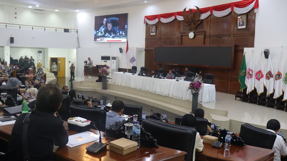 Suasana sidang paripurna ke-2 DPRD Provinsi Gorontalo membahas pembentukan Fraksi.(F:humas)