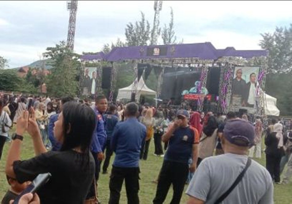 Ketua Bawaslu saat memberikan sambutan pada Gebyar pengawasan partisipatif yang digelar Bawaslu Provinsi  di GOR Nani  Wartabone. (F:gpd)