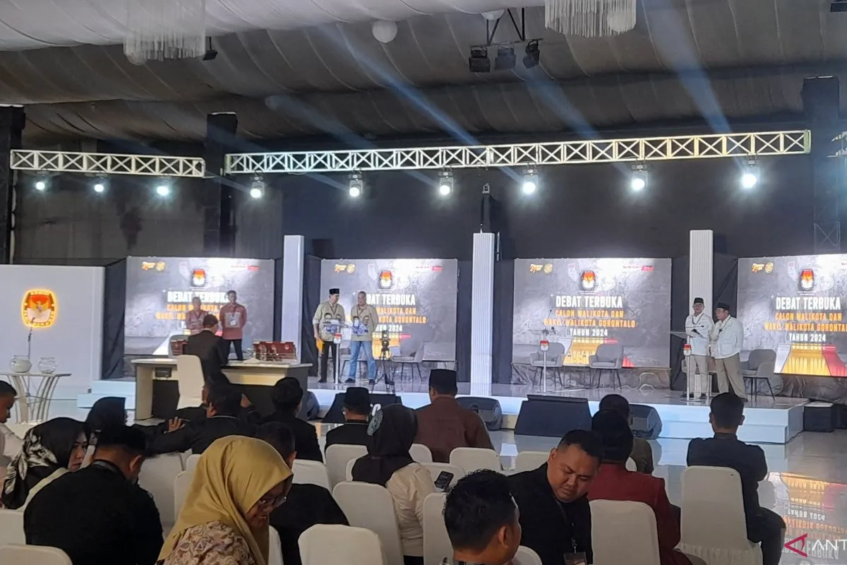 Debat terbuka pasangan calon Wali Kota dan Wakil Wali Kota Gorontalo yang berlangsung di Kota Gorontalo, Rabu (23/10/2024). ANTARA/Zulkifli Polimengo