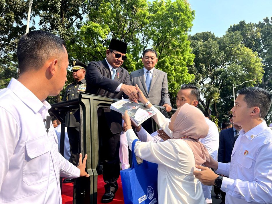 Antusiasme warga untuk bertemu Presiden terpilih Prabowo Subianto untuk menyampaikan as[irasinya.(F:istimewa)