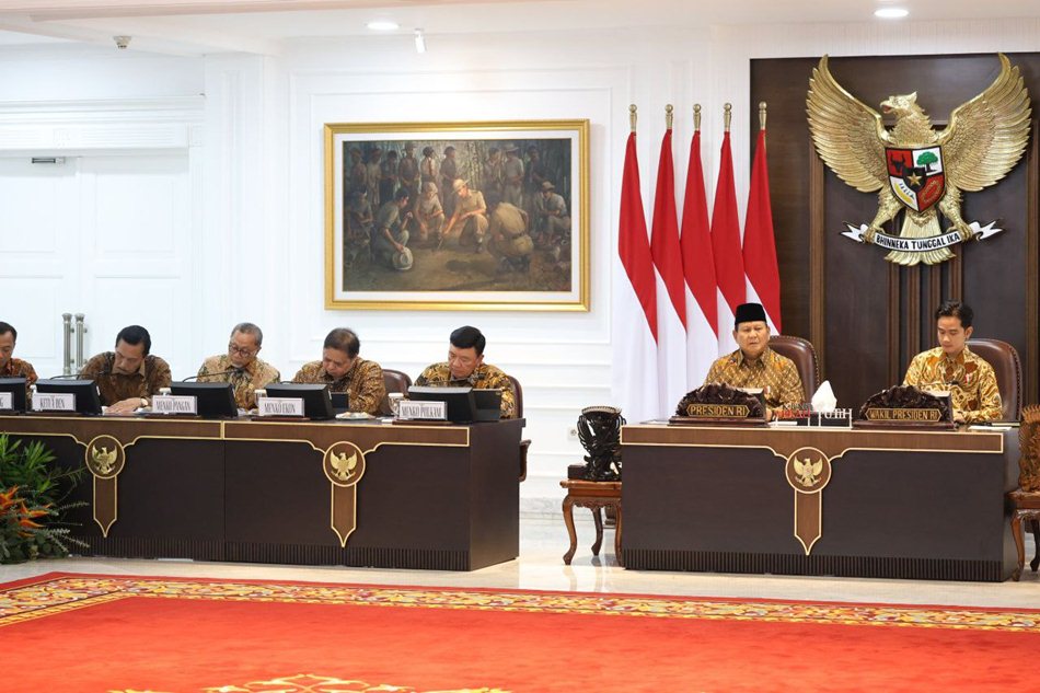 Praboeo saat membuka sidang kabinet paripurna perdana, di Istana Merdeka, Jakarta. (F:istimewa)