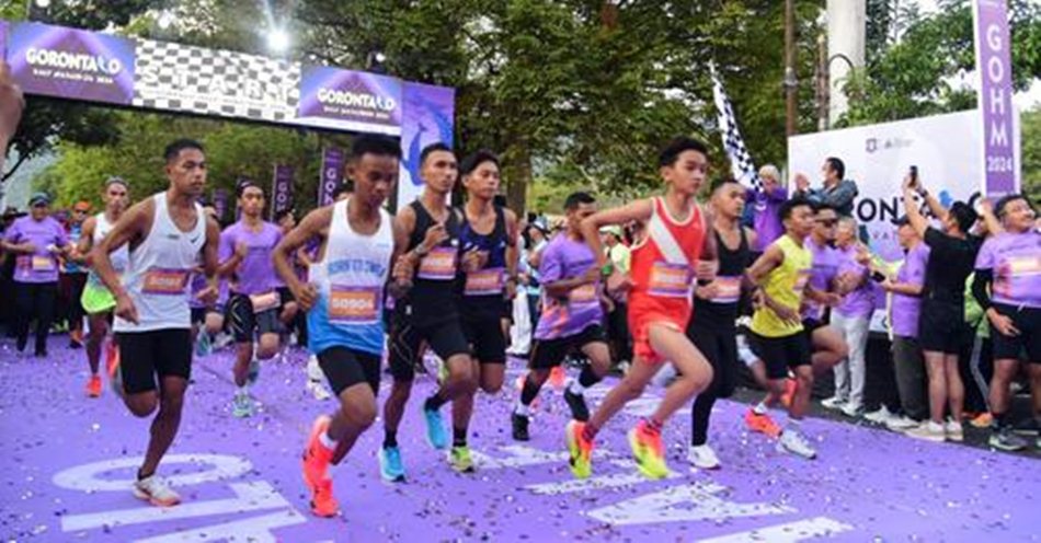 Gelaran Gorontalo Half Marathon (GHM) 2024 , yang memgambil titik start depan rujab,  (Foto &ndash; Haris Diskominfotik )
