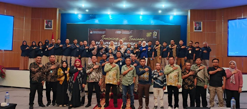 Foto bersama  peserta  Bimtek dan TOT yang dilaksanakan KPU Provinsi Gorontalo. (F:humas)