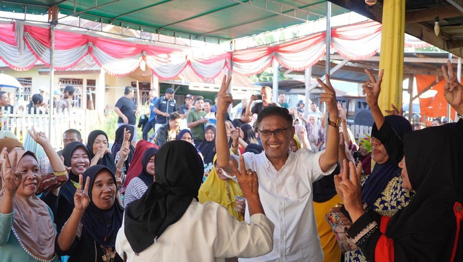 Paslon Amran-Irwan saat kampanye di Bulango Selatan dibanjiri ratusan warga (F:Tim)