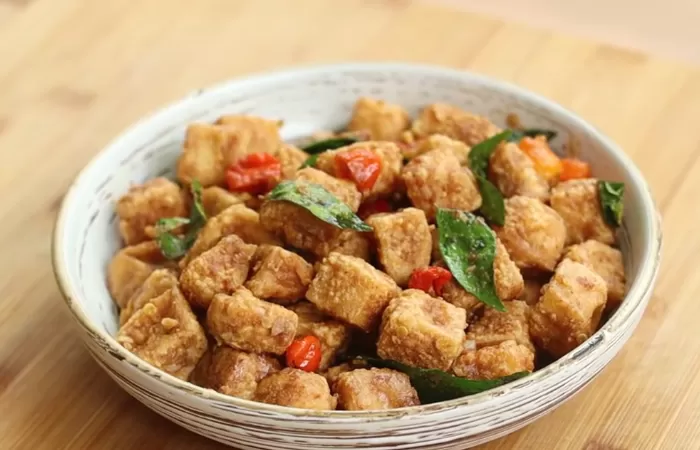 Resep Tahu Telur Asin yang Bikin Nagih./Tangkap Layar YouTube Devina Hermawan