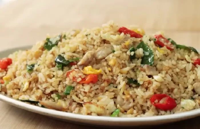 Resep Nasi Goreng Telur Asin yang Lezat (Foto: Tangkap Layar YouTube Devina Hermawan)