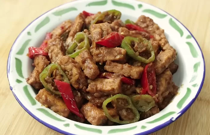 Resep Tempe Orek Khas Sunda yang Gurih dan Empuk. (YouTube Devina Hermawan)