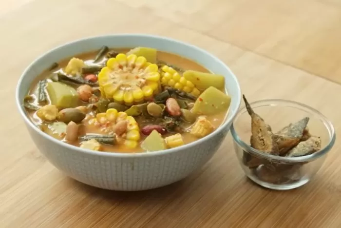 Tampilan resep memasak sayur asem sunda. (Foto: Tangkap layar YouTube Devina Hermawan.)