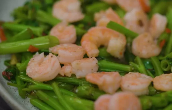 Resep Tumis Kangkung Terasi Udang Ala Rumahan. (Foto: Tangkap Layar Willgoz Kitchen )