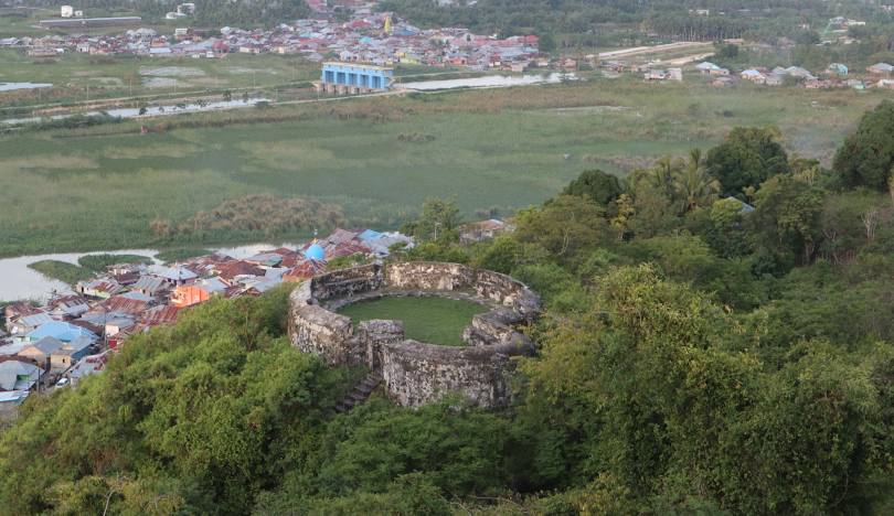 pemandangan salah satu benteng di Benteng Otanaha