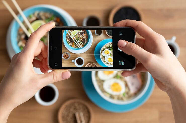 Ilustrasi, Kebiasaan membagikan foto makanan di media sosial