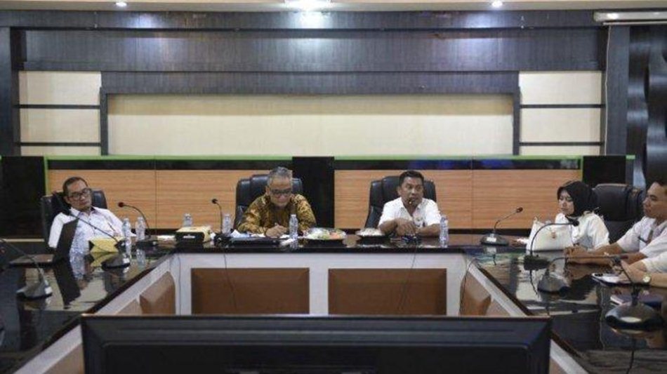 Pemkab Kabgor  saat mengelar rapat bersama Tim KPK dalam rangka melakukan   pendampingan optimalisasi pelayan publik dan tindak pidana korupsi.(F:Kmfo)