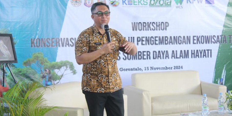 Pjs Bupati Bone Bolango, Budiyanto Sidiki saat memberikan sambutan pada kegiatan   Workshop Konservasi Maleo Melalui Pengembangan Ekowisata Terpadu Berbasis Sumber Daya Alam Hayati . (F. Yudi/Prokop)
