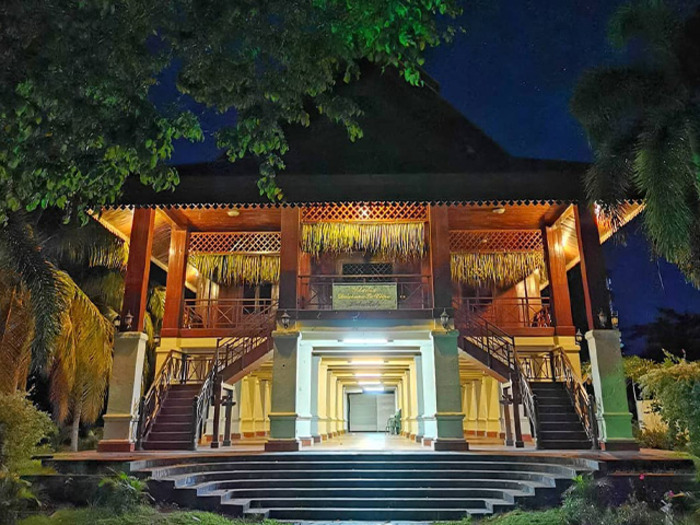 sebuah rumah adat dulohupa