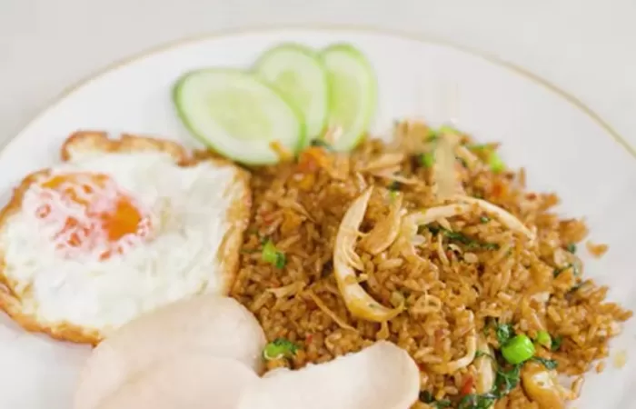 Resep Nasi Goreng Kampung Terasi yang Praktis./Tangkap Layar YouTube Willgoz Kitchen