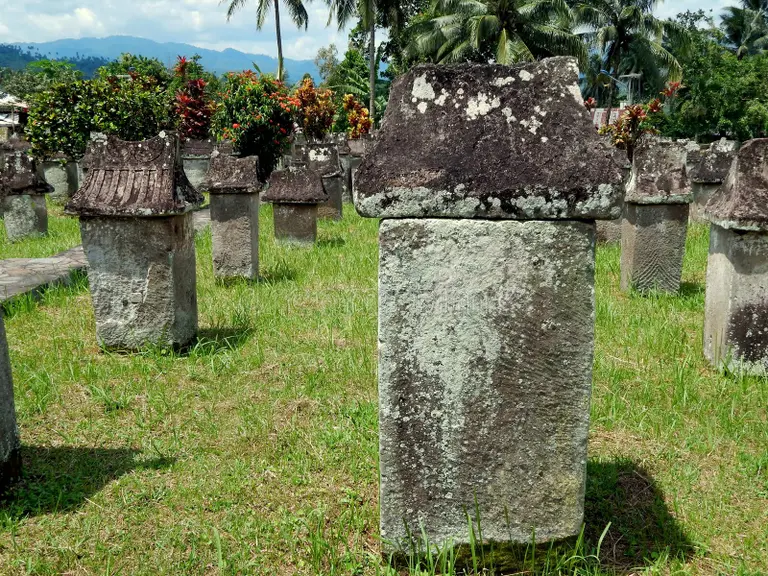 taman waruga di minahasa utara