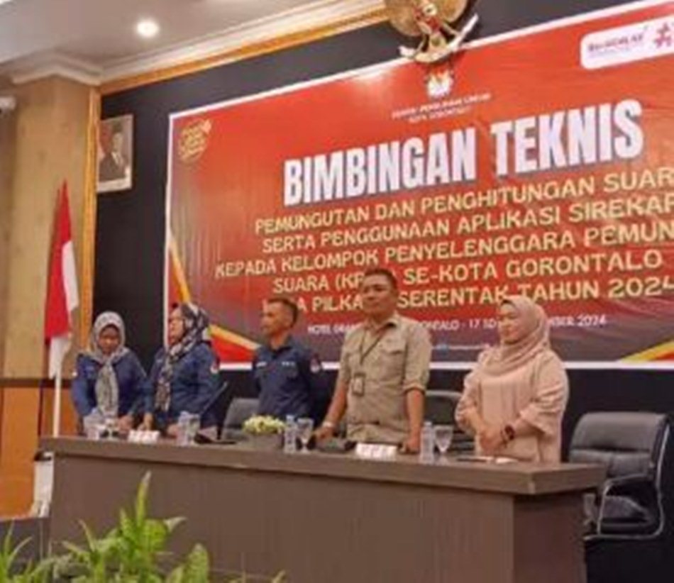 KPU Kota Gorontalo Perkuat Kompetensi KPPS untuk Pemilu 2024 Melalui Bimtek Intensif. (F:humas)