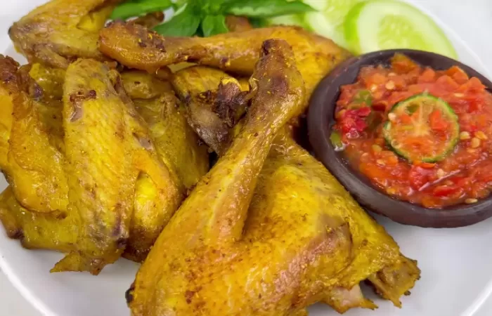 Resep Ayam Goreng Basah yang Enak (Tangkapan Layar YouTube Ika Mardatillah)