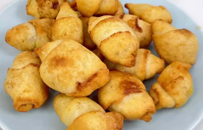 Resep Molen Pisang Mini yang Cocok untuk jadi Camilan. (Tangkapan layar YouTube Ika Mardatillah)