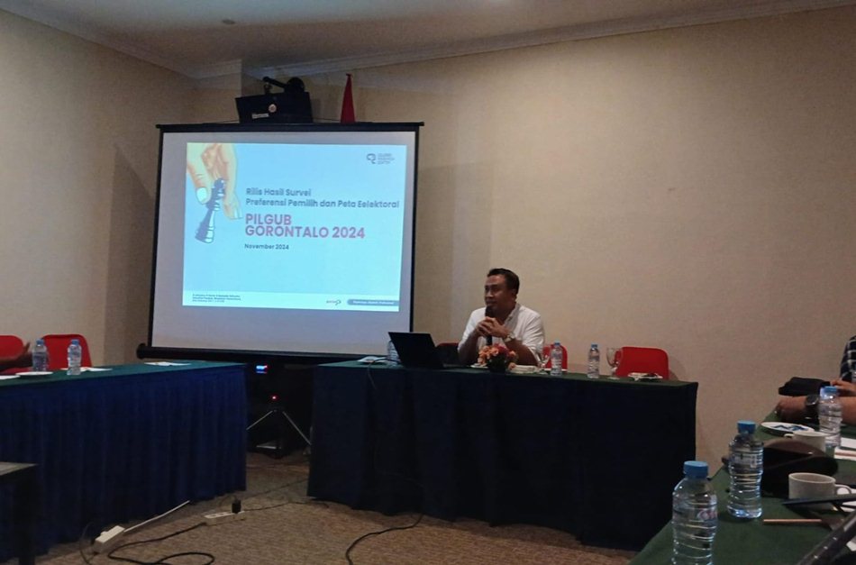 Imam Suyuti, Direktur Eksekutif CRC, memaparkan hasil survei. (F:ist)