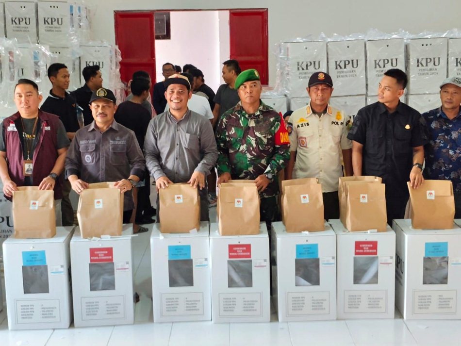 Kabupaten Boalemo resmi memulai langkah penting menuju Pilkada 2024 dengan melakukan penyegelan kotak suara.(F:humas)