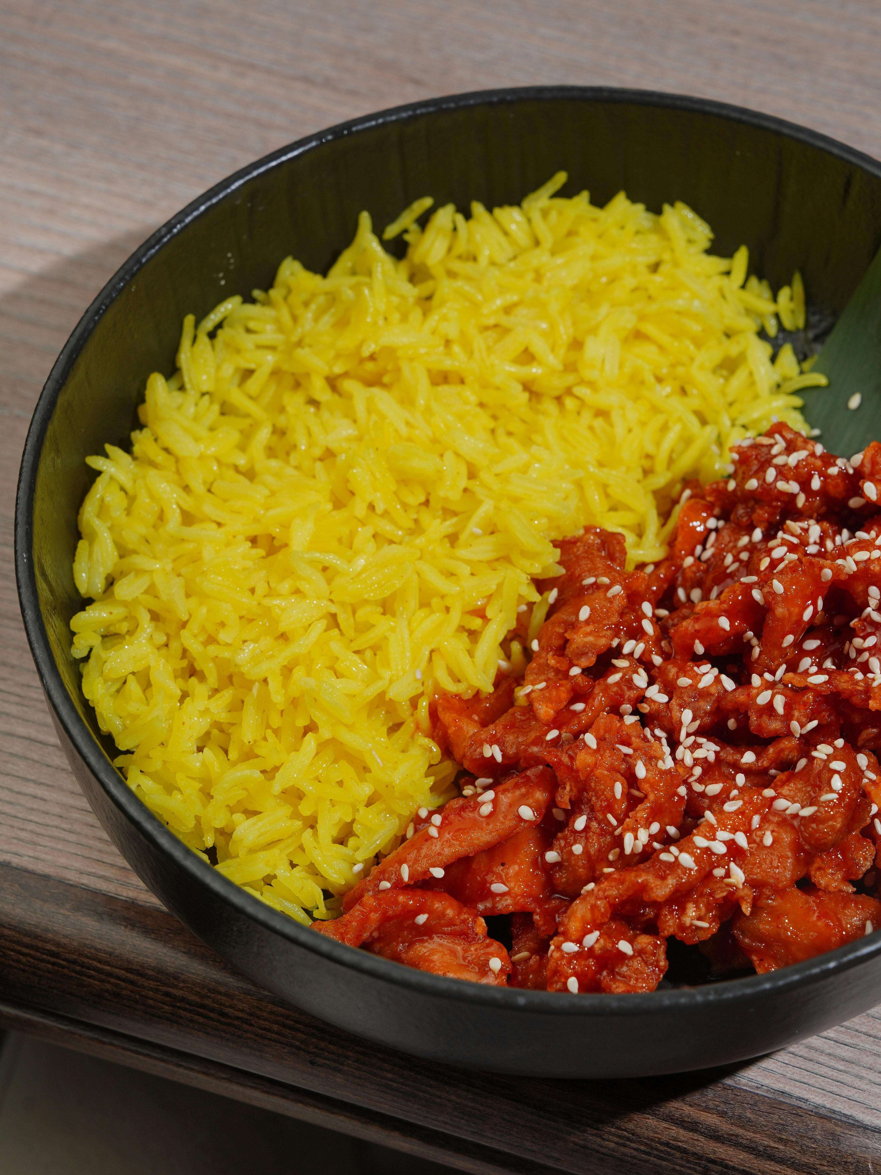 ilustrasi makanan nasi kuning