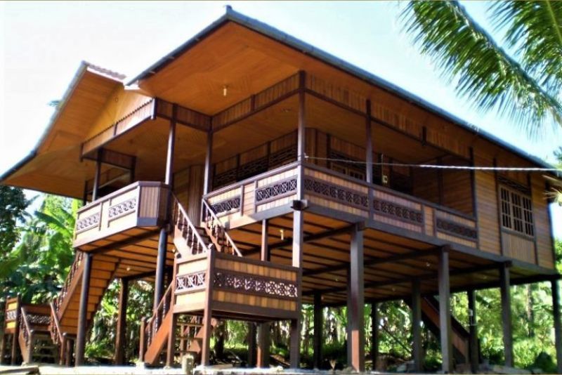 sebuah rumah adat walewangko