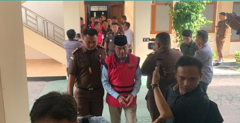 Ketiga tersangka kini ditahan di rumah tahanan selama 20 hari untuk proses penyidikan lebih lanjut. (FList)
