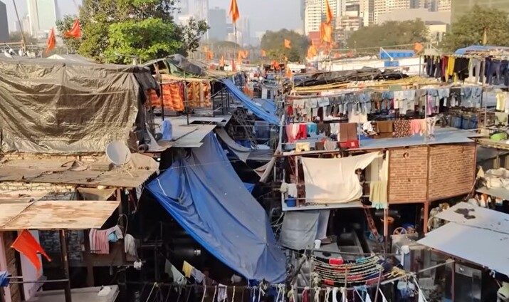 Dharavi dikenal sebagai kawasan kumuh.