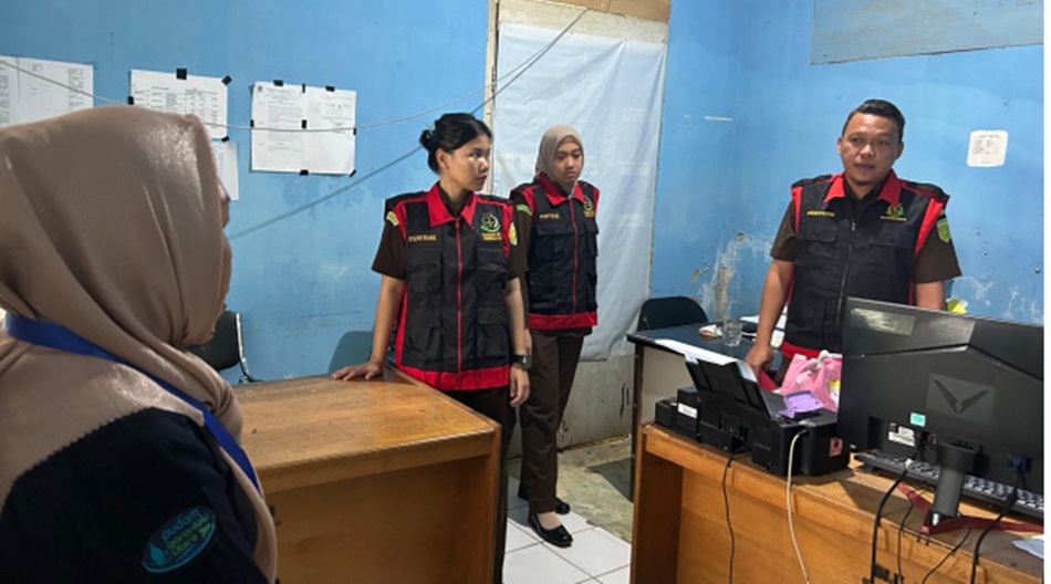 Kejaksaan Negeri Gorontalo Utara lakukan penggeledahan PUDAM Tirta Gerbang Emas (f:humas)