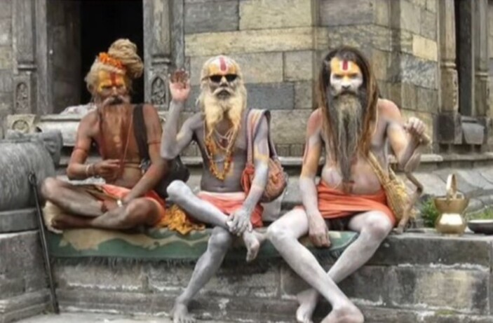 Sekte Aghori adalah kelompok pemujaan yang terkenal dengan praktik-praktik ekstrem dan mistis.