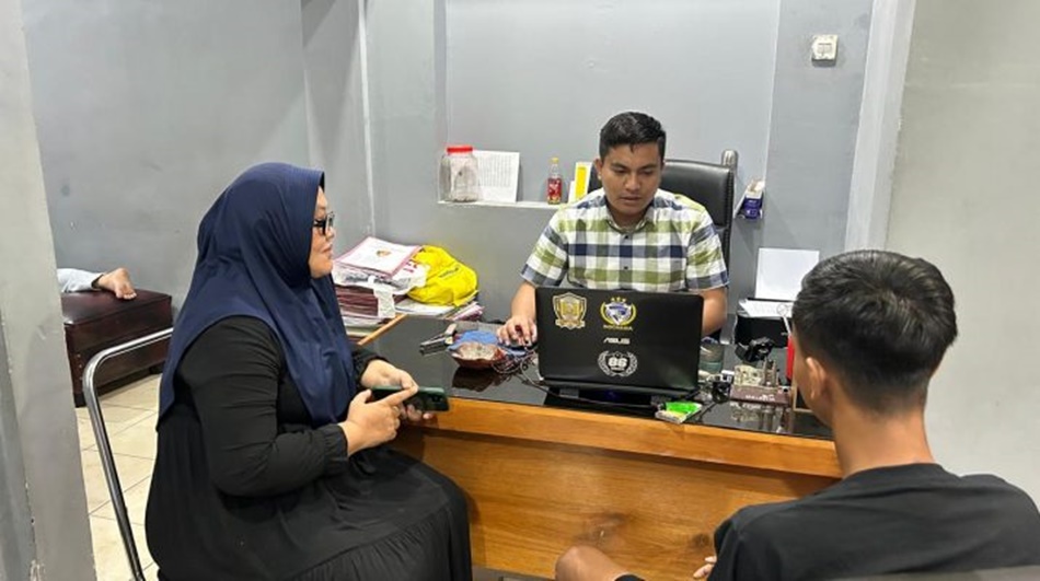 pelaku penikaman saat menjalani pemeriksaan di Polresta Gorontalo (F:hms-Pol)