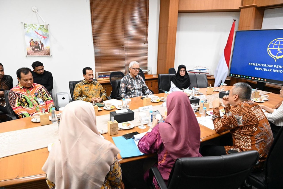 Pj. Gubernur Gorontalo didampingi Kadis Perhubungan saat audiensi dengan Menteri Perhubungan (Menhub) Dudy Purwagandhi. (F:Kmfo)