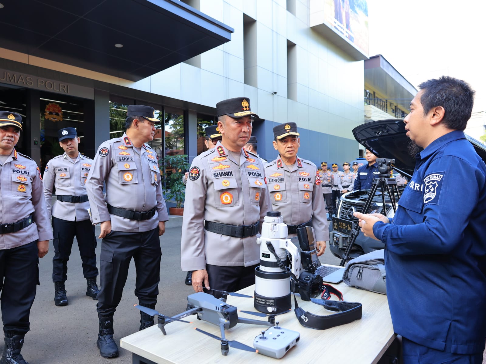 Apel Siaga Polri Serta Pengecekan Alat dan Pemantauan Aktifitas Pemanfaatan Jalan oleh Masyarakat di Momen Natal dan Tahun Baru