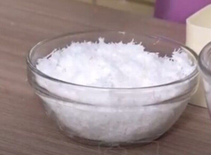 Kelapa parut yang disimpan dengan cara yang salah bisa cepat basi atau berbau tidak sedap.
