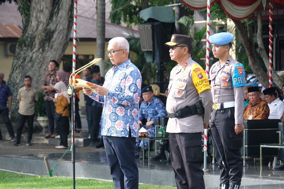 Pj Gubernur Gorontalo dan Kapolda Pimpin Apel Gelar Pasukan Operasi Lilin, Siapkan Pengamanan Natal dan Tahun Baru 2025. (F:hms-Pol)