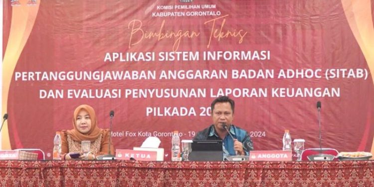KPU Gorontalo menggelar bimbingan teknis aplikasi SITAB dan evaluasi penyusunan laporan keuangan Pilkada 2024. ( F : Humas KPU)