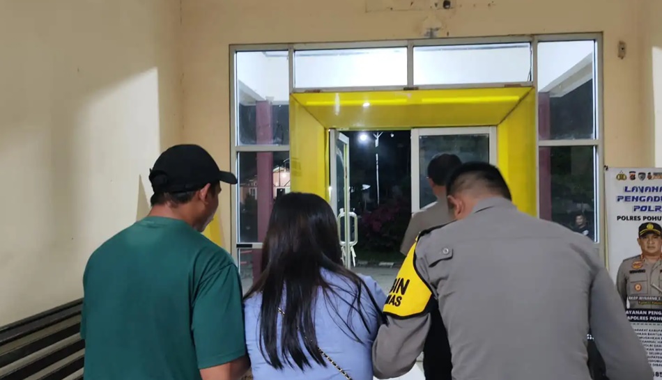 Korban pembegalan saat Dibawa polisi ke Puskesmas Paguat untuk menjalani Visum.(F:hms-Pol)