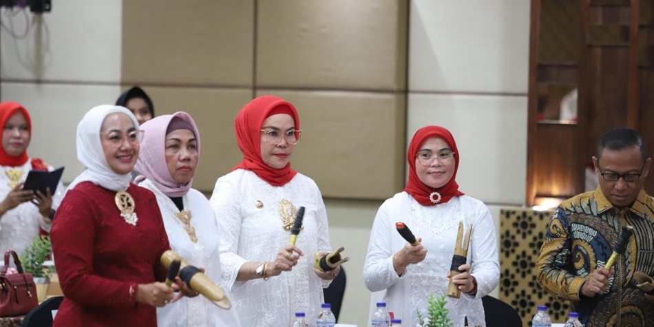 Bupati Merlan Uloli saat mengikuti kegiatan Launching Ruang Bersama Indonesia bersama Pemerintah Pusat secara virtual di Aula Kantor Perwakilan Bank Indonesia Gorontalo.(F: Prokopim)