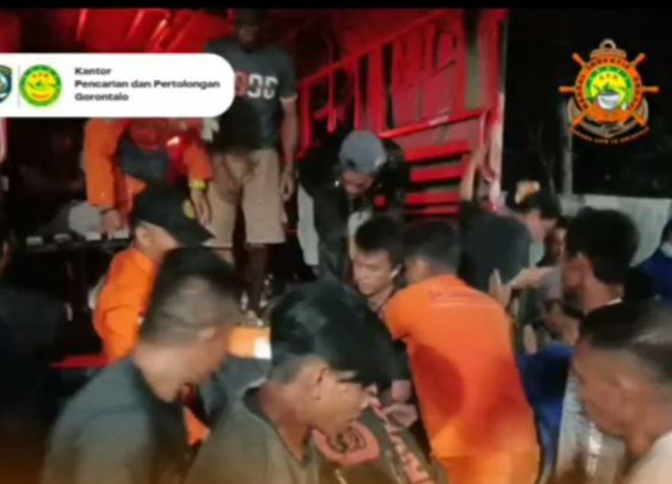 evakuasi korban longsor hulawa Pohuwato. (F:tangkapan layar Video)