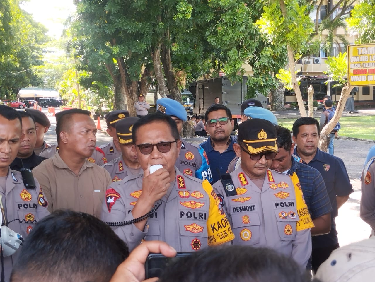 Kapolda Gorontalo Irjen Pol Drs. Pudji Prasetijanto Hadi, M.H menerima audiensi wartawan melaksanakan aksi solidaritas