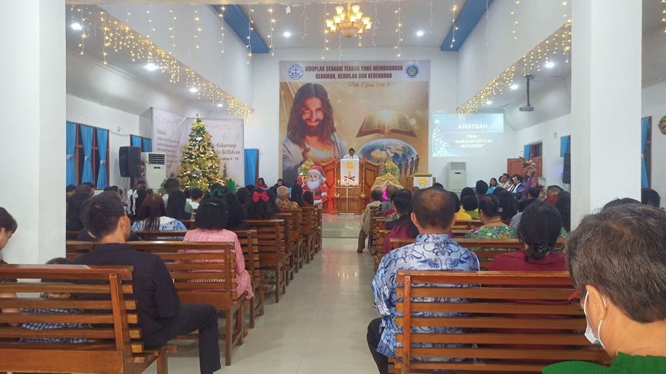 Suasana pelaksanaan ibdah natal di Gereja Maranatha Limboto.(F:istimewa)