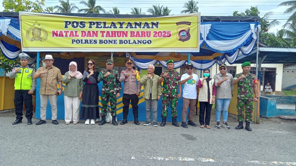 Komisi I DPRD Provinsi Gorontalo saat meninjau Pos Pengamanan natal dan tahun baru di perbatasan Gorontalo -Sulut.(F:Humas)