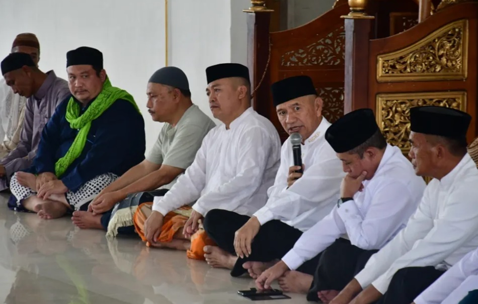 Bupati Pohuwato saat menyampaikan rencana tabliq akbar  di Popayato. (F:Forkopim)