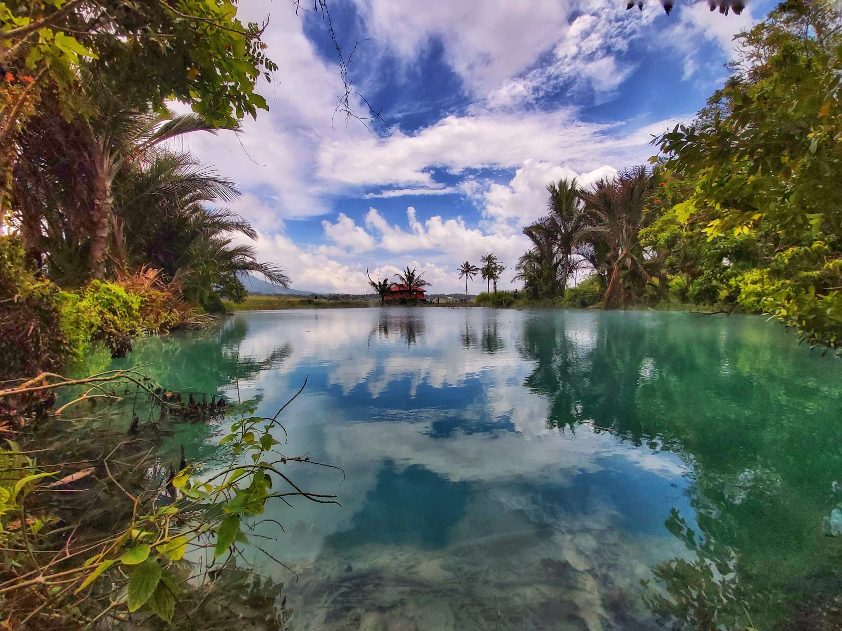 pemandangan danau ranolewo