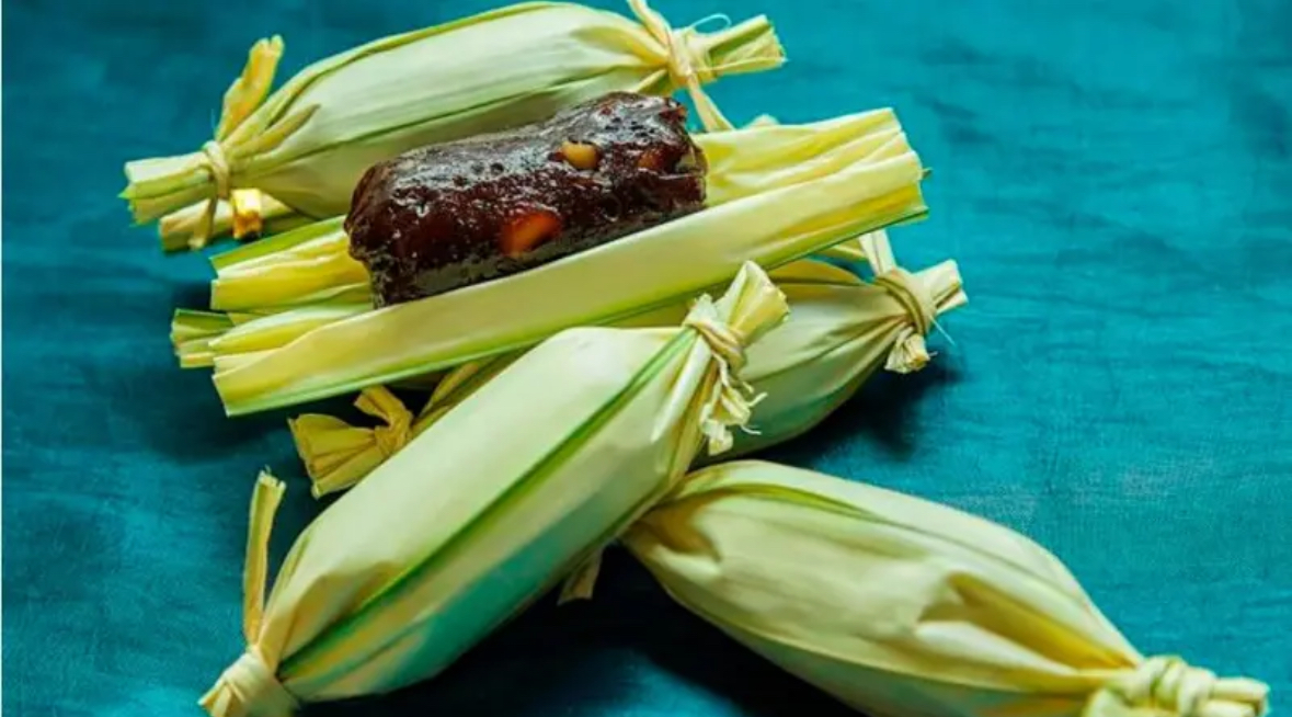 Duduli asal Gorontalo menjadi istimewa berkat pembungkusnya yang menggunakan daun woka (Arfandi Ibrahim/Liputan6.com)
