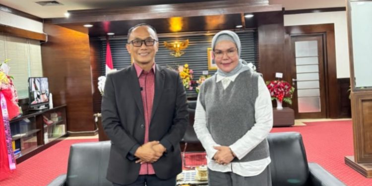 Bupati Merlan Ulo saat bertemu Kepala Badan Kepegawaian Negara (BKN) RI, Zudan Arif Fakrulloh.(F: Kmfo)