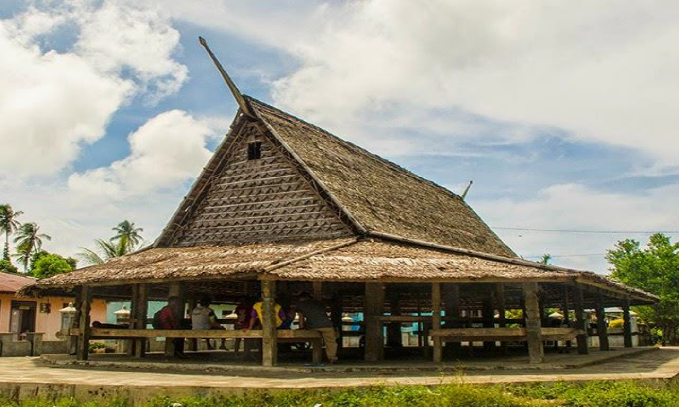 ilustrasi rumah adat sasadu