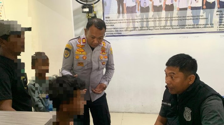 Sang remaja saat diinterogasi jajaran Polsek KPG (F:hms-Pol)