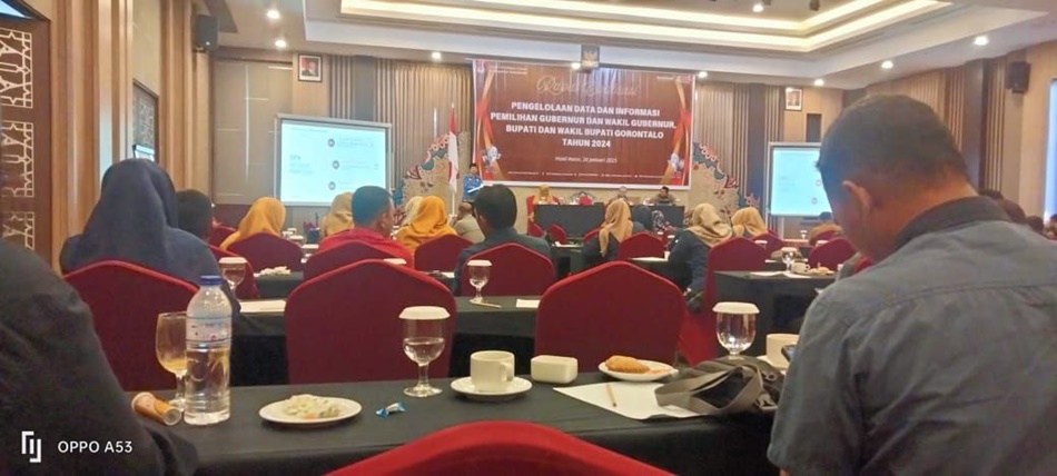 KPU Kabupaten Gorontalo menggelar rapat evaluasi terkait pengelolaan data dan informasi untuk Pemilihan Gubernur dan Wakil Gubernur.(F:humas)